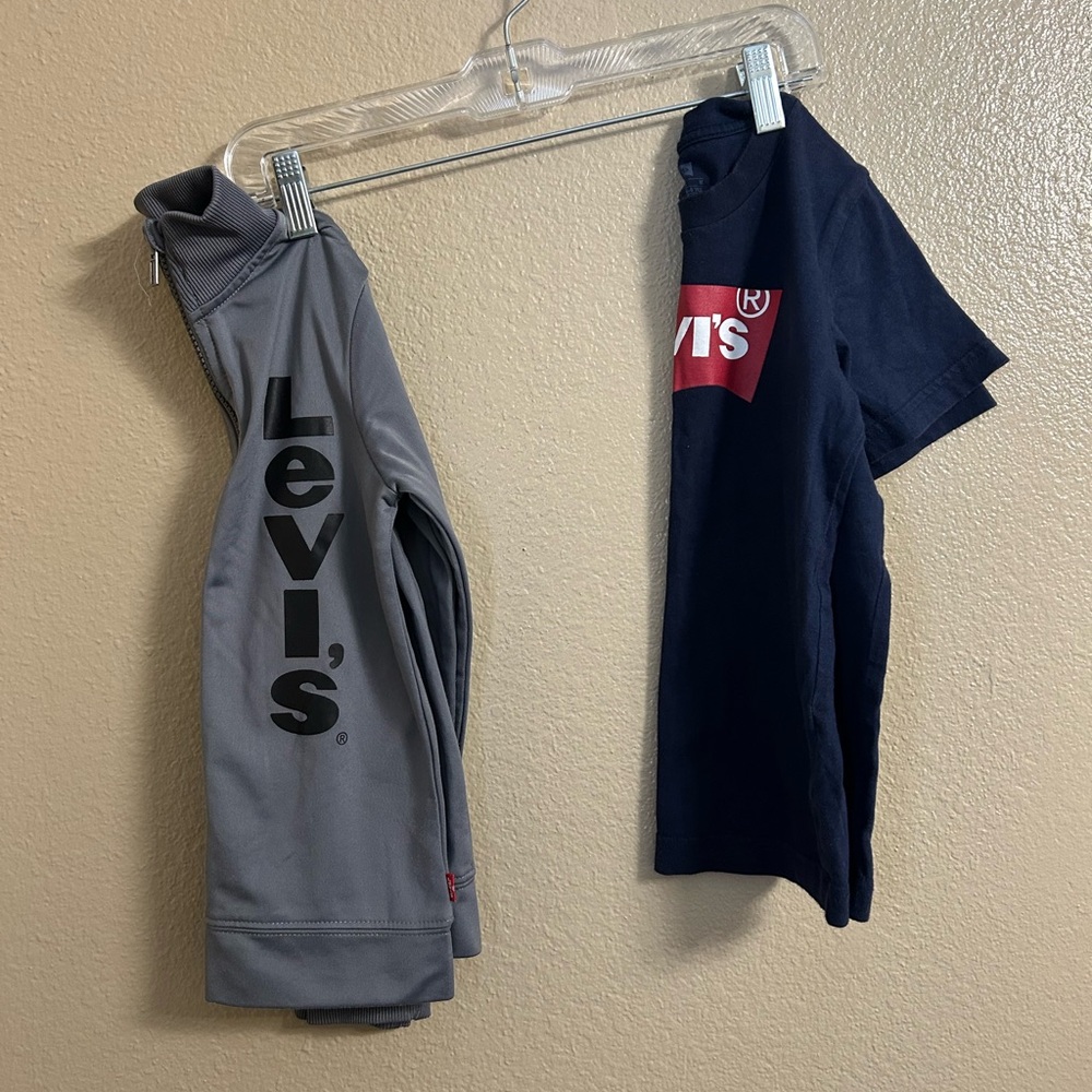 Levi's boys bundle of 2 Gray zip up sweater and Navy T-Shirt short sleeve size 6